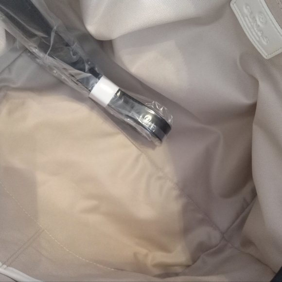 GUNAS New York Madison Shoulder Bag with Crossbody Strap - Picture 12 of 13